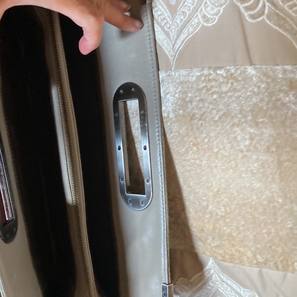 BCBGMAXAZRIA taupe clutch - Picture 4 of 7